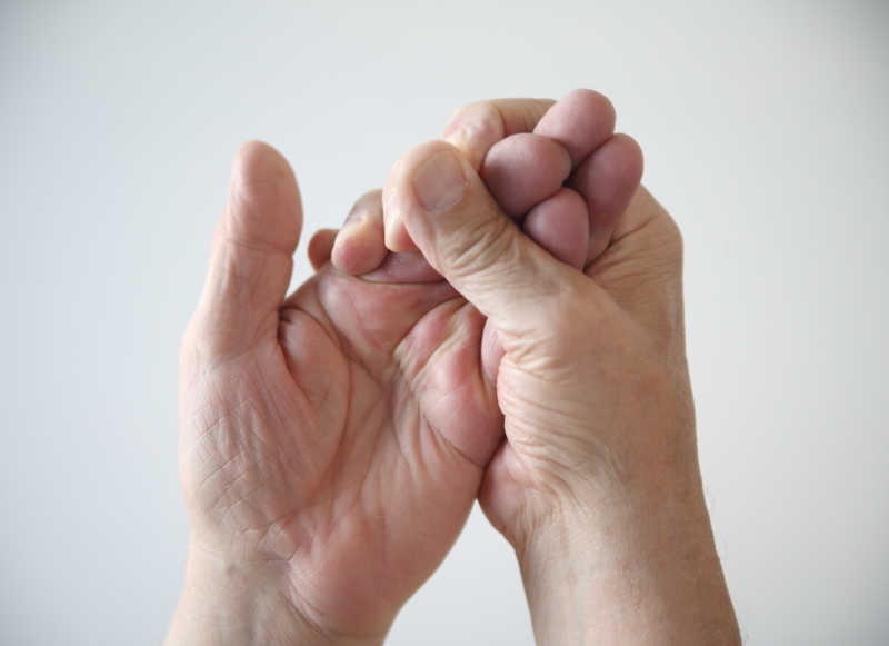 numbness-in-fingers-6-possible-causes